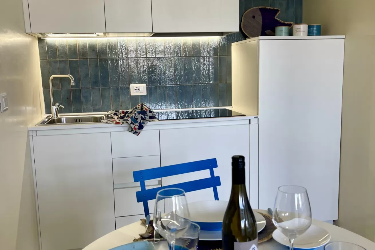 03 - Villa Marisa Lucia Rosa - angolo cucina e tavolo