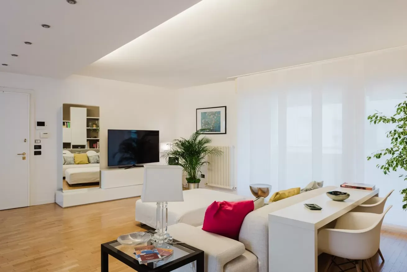 05 - Residenza Cappuccini - living con divano e cucina