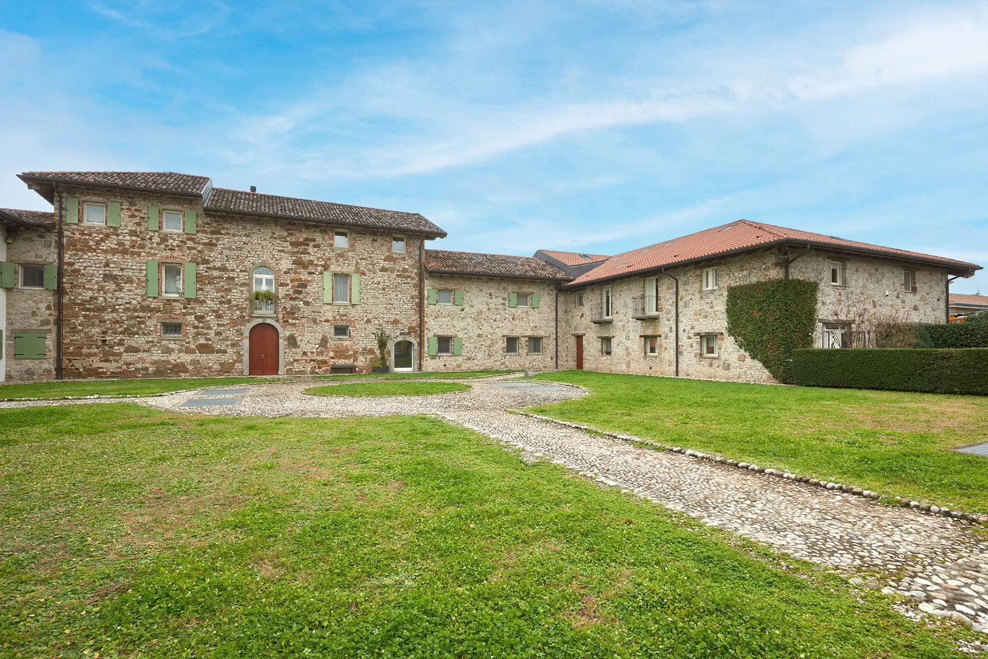 27 - Udine - 00 - Casa Cozy - esterno in pietra con giardino